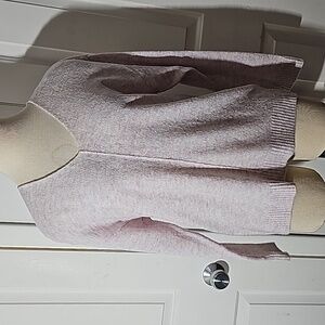 H&M women's V neck sweater.  Lavender. SIZE XS. LOOKS LIKE A S-M.